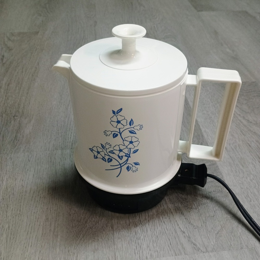 VINTAGE REGAL 5 CUP POLY HOT POT WHITE W/BLUE FLOWERS MODEL 7427 Tested/Works
